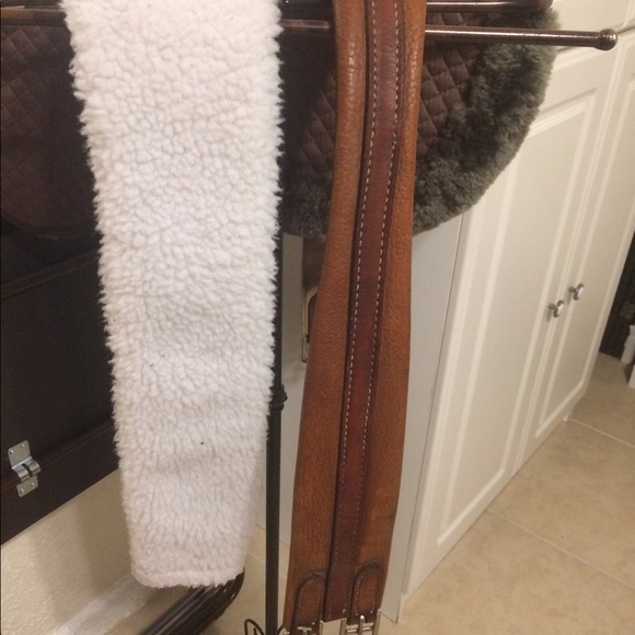 Other - Leather shaped horse girth for English saddle